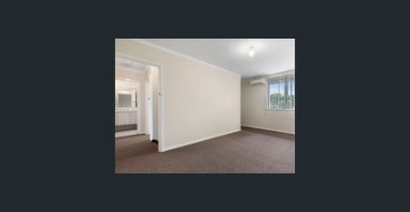 Comfortable living on a quiet street! - Photo 5