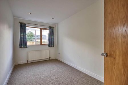 12d The Esplanade, Holywood, BT18 9JP - Photo 3