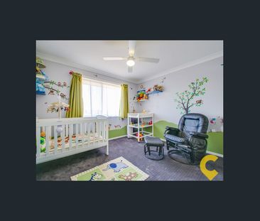 Spacious Family Home with Stunning Lake Views - Photo 5