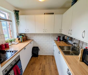 1 bed Flat in Rosebank House 217 Belle Vue Road, Leeds, LS3 1HG - Photo 5