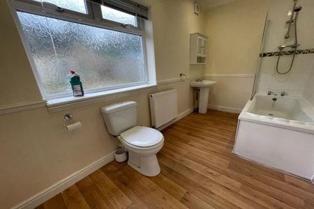 2 bedroom bungalow to rent - Photo 2