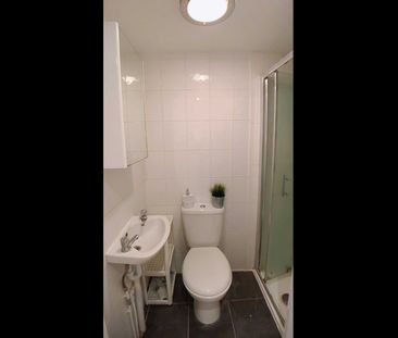 Room in a Shared House, Claire Place, E14 - Photo 6