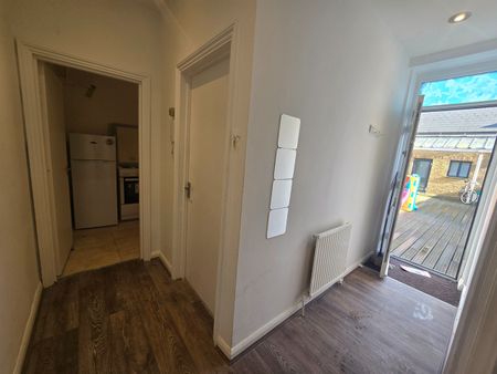 2 Bed Flat, Waterstone House, SE19 - Photo 3