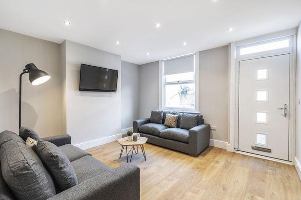 4 bedroom terraced house to rent - Photo 1