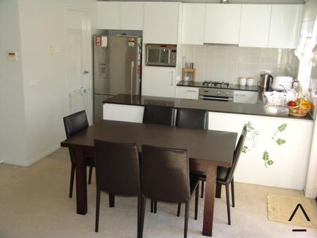 Modern 3-Bedroom Townhouse in Sought-After Mornington Estate - Photo 2