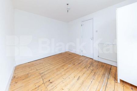 Beautiful period house conversion set over three floors - Photo 4