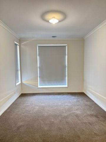 Brand New 3Br Family Home in Manor Lakes! - Photo 4