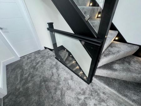 4 bedroom detached house to rent - Photo 2