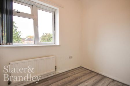 3 bedroom semi-detached house to rent - Photo 4