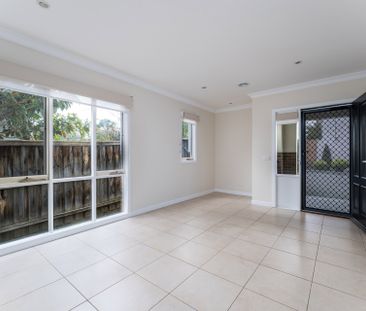 CONTEMPORARY COMFORT IN A TRANQUIL SETTING - Photo 2