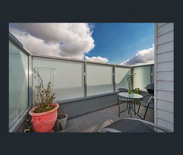 Everything in Twos! 2 Bed, 2 Bath Townhouse! - Photo 5