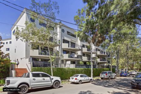 MGM MARTIN - SPLIT LEVEL THREE BEDROOM APARTMENT - Photo 5