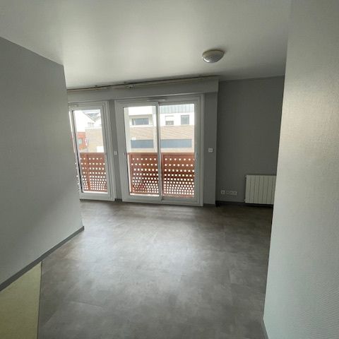 Location Appartement 1 pièce 22m² DEVILLE LES ROUEN 76250 - Photo 1
