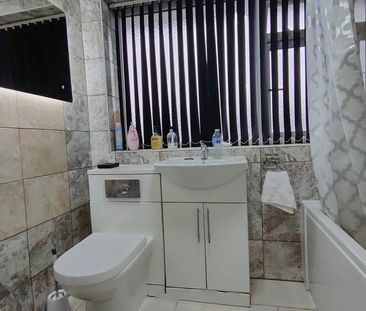 House share to rent - Photo 2