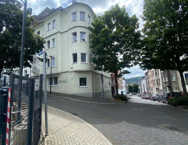 *NEU* RENOVIERTE 4 Zimmer Wohnung im 3.OG mit Balkon zu vermieten in Adolfstraße - Foto 1