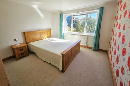 Church Road, West Byfleet, Surrey, KT14 - Photo 5