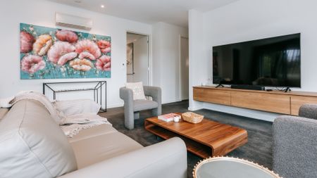 17 The Avenue , - Photo 2