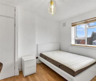 4 bedroom flat to rent - Photo 5