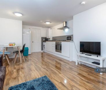 2 bedroom flat to rent - Photo 2
