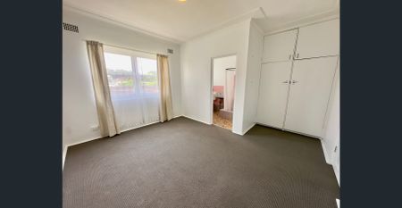Centrally Located 1 Bedroom Home . - Photo 4