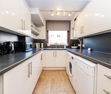 2 bedroom maisonette to rent - Photo 4