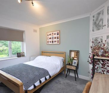 Danebury Drive, York - Photo 2