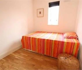 2 Bed Flat, Brentford, TW8 - Photo 3