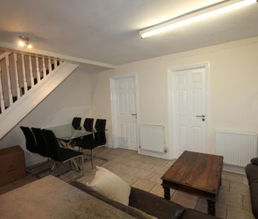 6 bedroom flat to rent - Photo 2