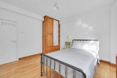 3 bedroom flat to rent - Photo 4
