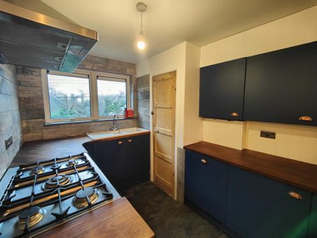 2 bedroom end of terrace house to rent - Photo 2