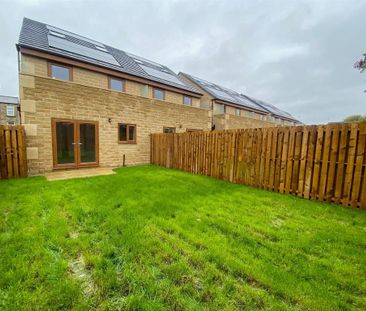 4 bedroom semi-detached house to rent - Photo 1