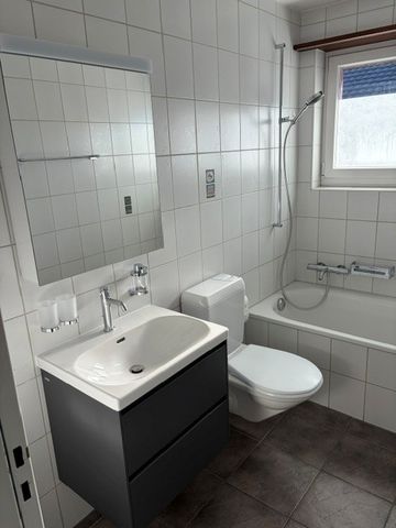 Appartement de 4.5 pièces, avec balcon - Photo 4