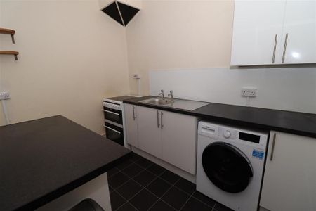 2 bedroom flat to rent - Photo 5