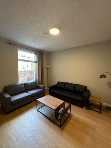 5 bedroom end of terrace house to rent - Photo 4