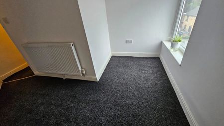 1 bed Apartment - To Let - Photo 3