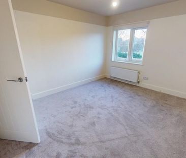 3 bedroom flat to rent - Photo 5