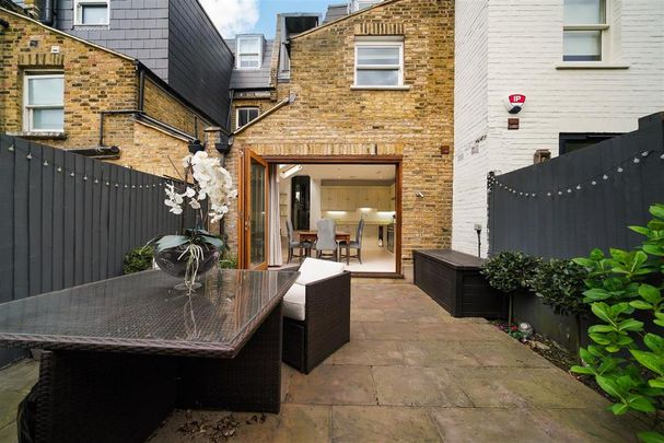 3 bedroom terraced house to rent - Photo 1
