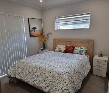 Stunning 4BR Family Haven in Papakura - Photo 1