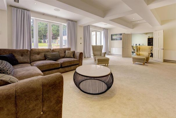 9 bedroom detached house to rent - Photo 1