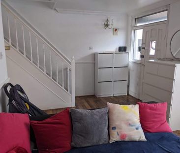 3 bedroom terraced house to rent - Photo 2