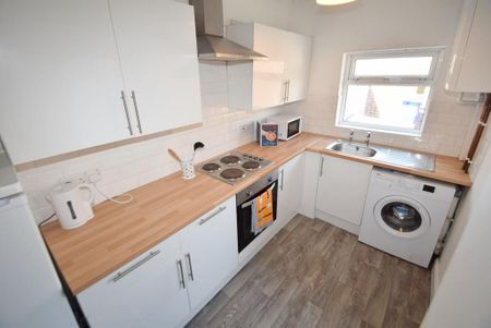 4 bedroom terraced house to rent - Photo 4