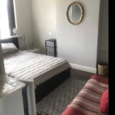 Room in a Shared House, Kynaston Crescent, CR7 - Photo 1