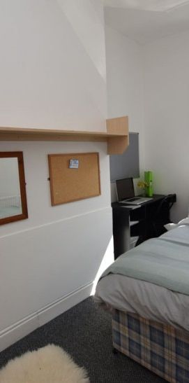 Room 1 - Photo 1