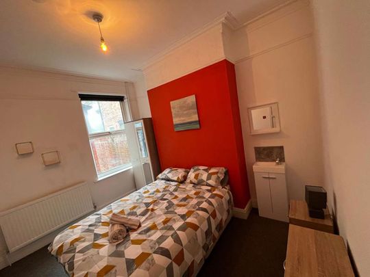 5 bedroom house share near Hull Royal - Photo 1