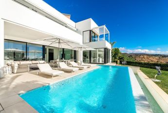 Luxury Villa for rent in Marbella Del Este, Andalusia