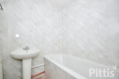 2 bedroom end of terrace house to rent - Photo 5