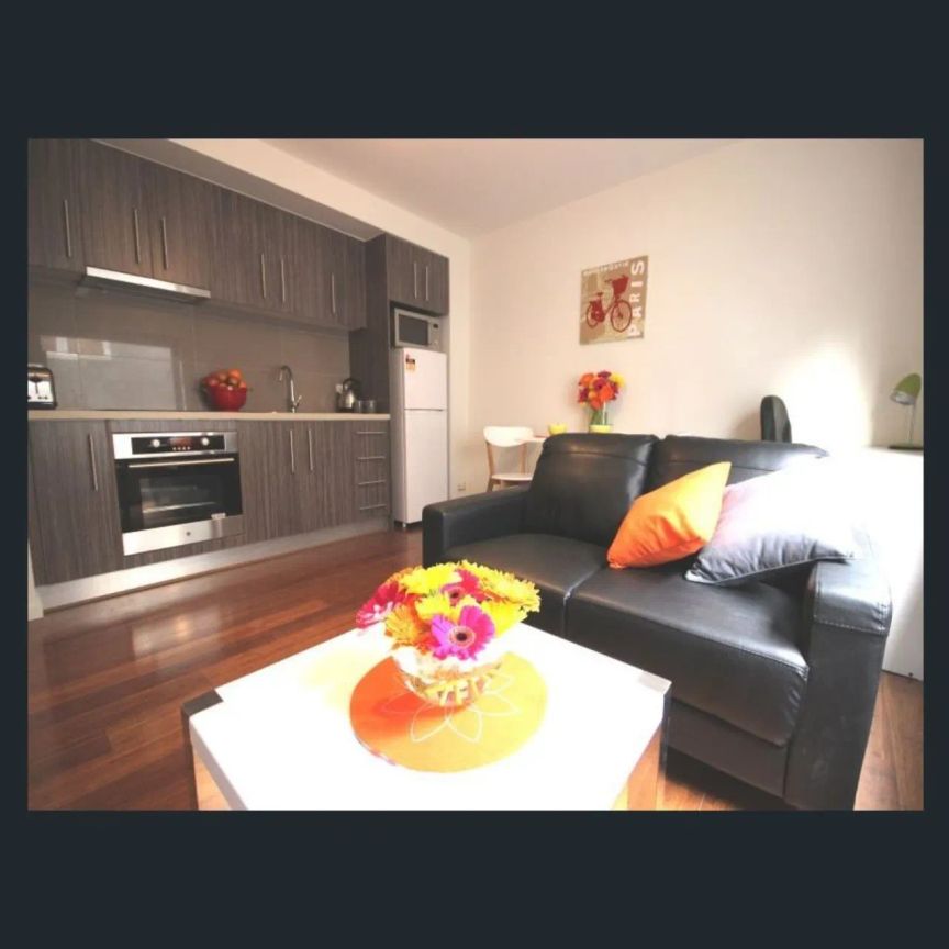 Fantastic, Partially-Furnished Apartment in Prime CBD location!! - Photo 1