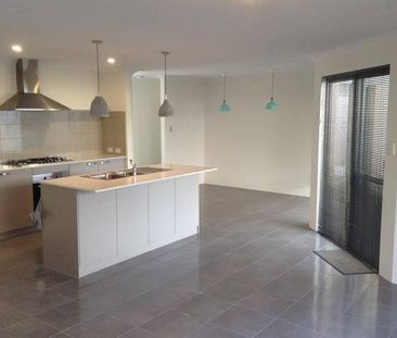 Spacious Family Entertainer - Photo 5