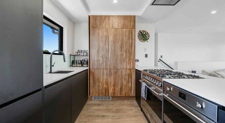 Newly Renovated Family Home - Photo 4