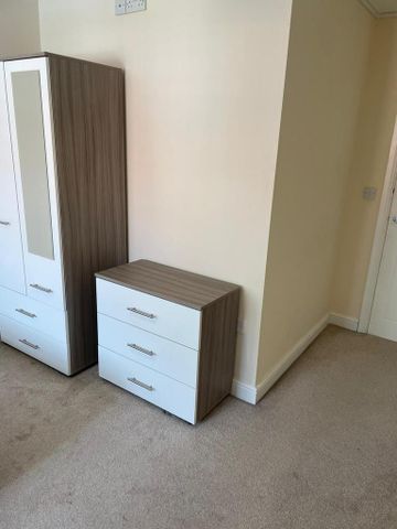 1 bedroom in a house share to rent - Photo 4